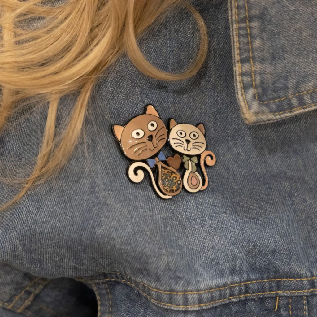 Double cat enamel pin – Splurg'd Studio